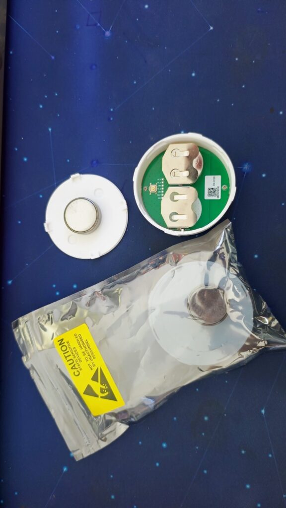 BLE Beacon TAG in original package opened